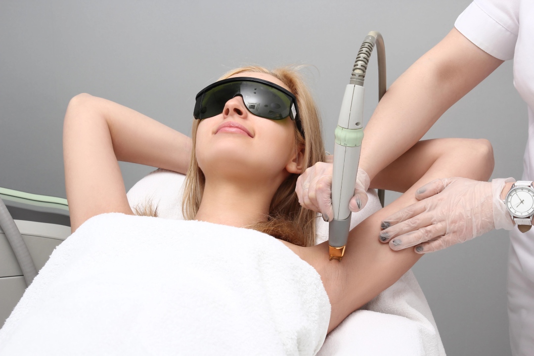 Specialist performing underarm treatment at a premier laser hair removal training Woodlands facility for students.