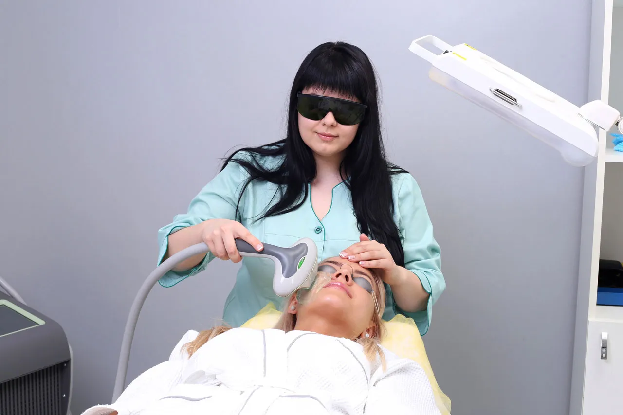 Hands-on laser hair removal training Woodlands instructor demonstrates cooling gel application for patient comfort.
